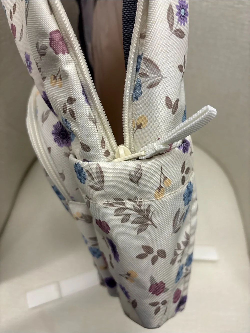 Adidas LINEAGE BACKPACK In Bloom Floral Warm Vanilla - Picture 13 of 14